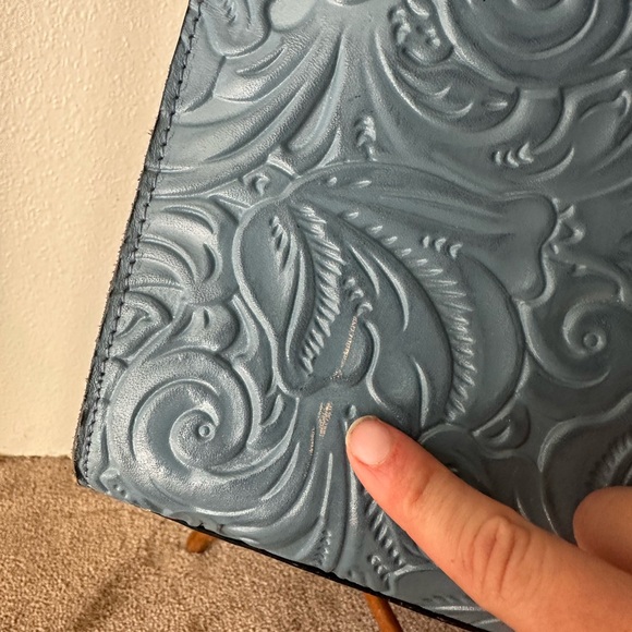 Elegant Blue Embossed Handbag - Picture 7 of 9